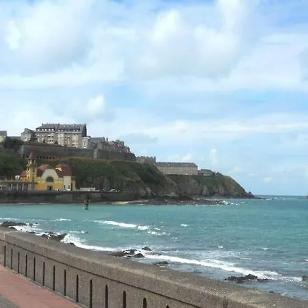 La Cale, 12pers, 100m Plage, 30m Commerces Ferienhaus